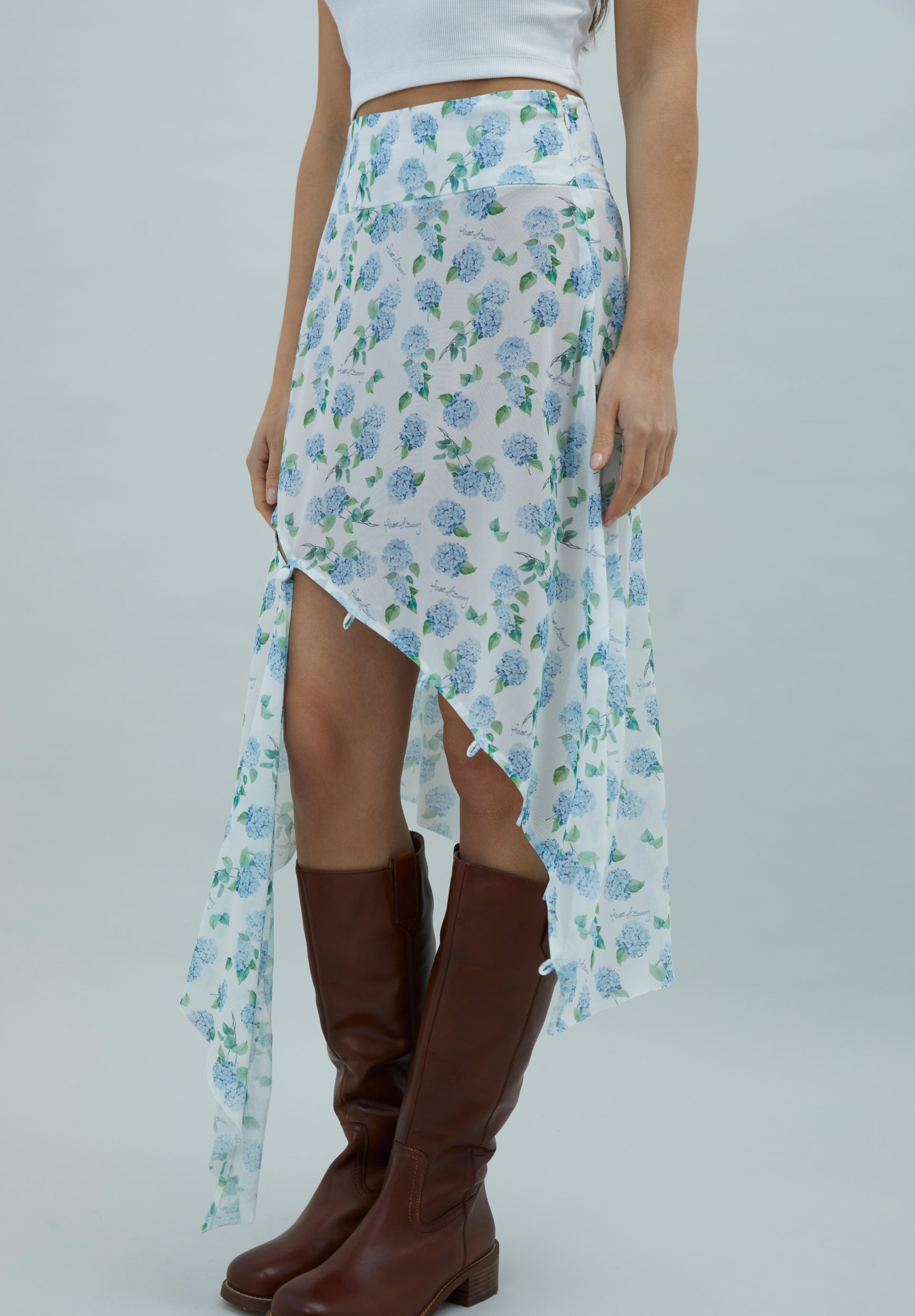 HYDRANGEA ASYMMETRIC MESH SKIRT
